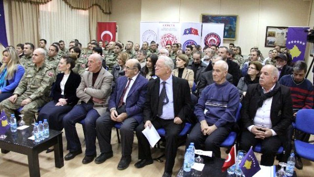 Kosovalılardan Mehmetçik\'e Edebiyat Şöleni
