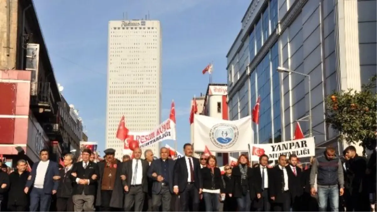 Mersin\'de Binlerce Kişi \'Zafer Yürüyüşü\'ne Katıldı