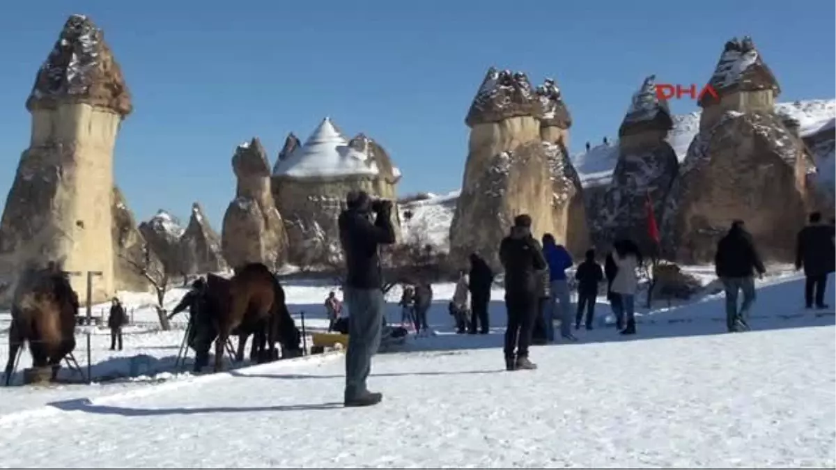 Nevşehir Kapadokya\'da Soğuk Günlerde Sıcak Şarap İçiliyor