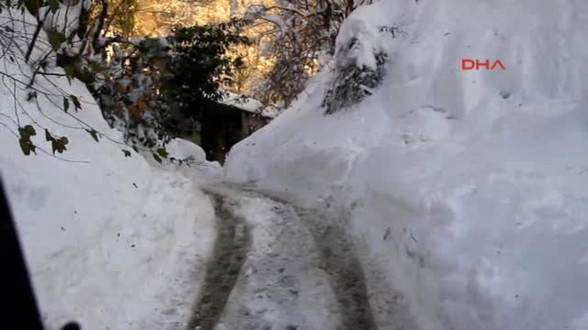 Rize Üzerine Sıcak Su Dökülen Kızı 4 Metre Karda Kurtarma Mücadelesi