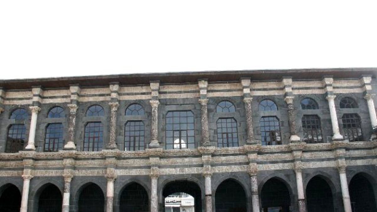 Sur\'da Devam Eden Çatışmadan Ulu Cami\'de Nasibini Aldı