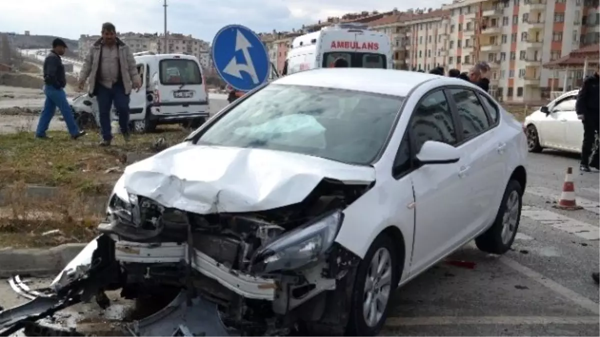 Tosya-çorum Kavşağında Trafik Kazası: 9 Yaralı