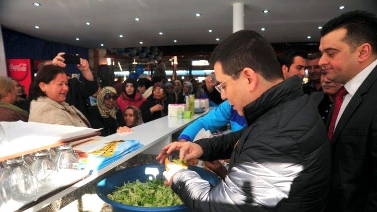 Tütüncü\'den Vatandaşa Balık Ekmek İkramı