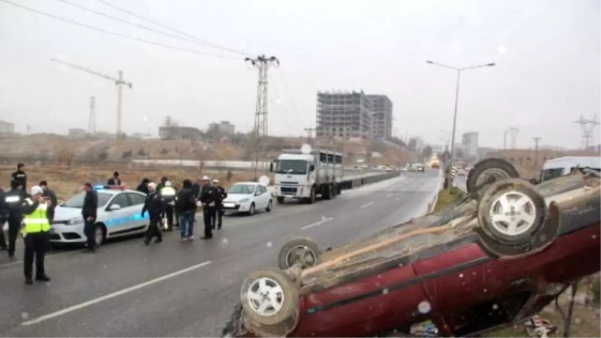 Adıyaman\'da 2 Zincirleme Kaza 14 Araç Çarpıştı