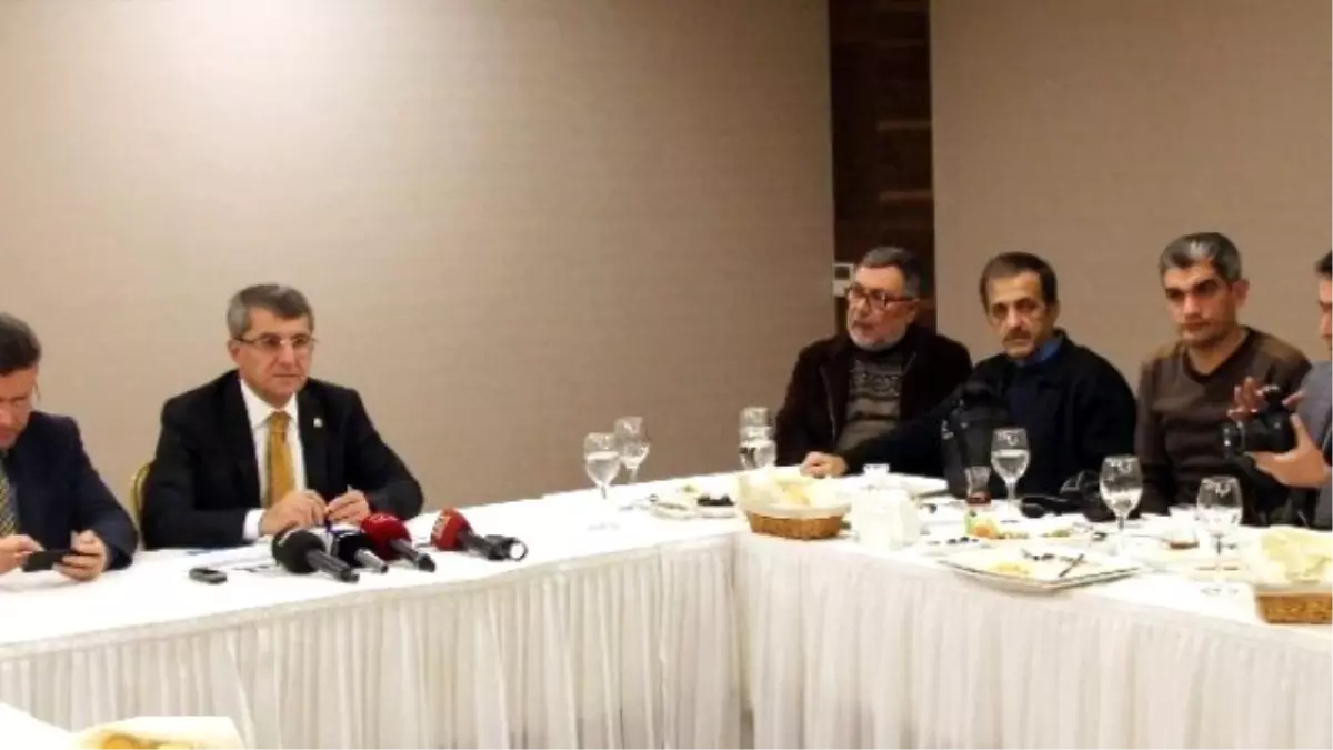 AK Parti\'li Serdar: "Terör Örgütü İşsizler ile Çocukları Kullanıyor"