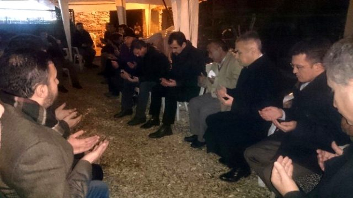 Ak Partili Vekillerden Şehit Evine Taziye Ziyareti