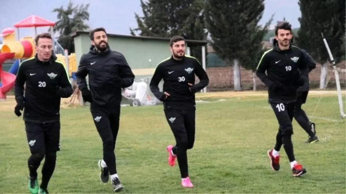 Akhisar Belediyespor 3 Eksik ile Çalıştı