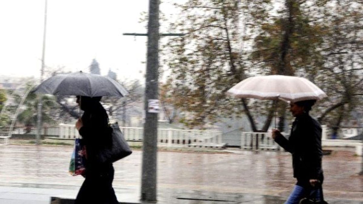 Antalya Güne Yağmurla Uyandı