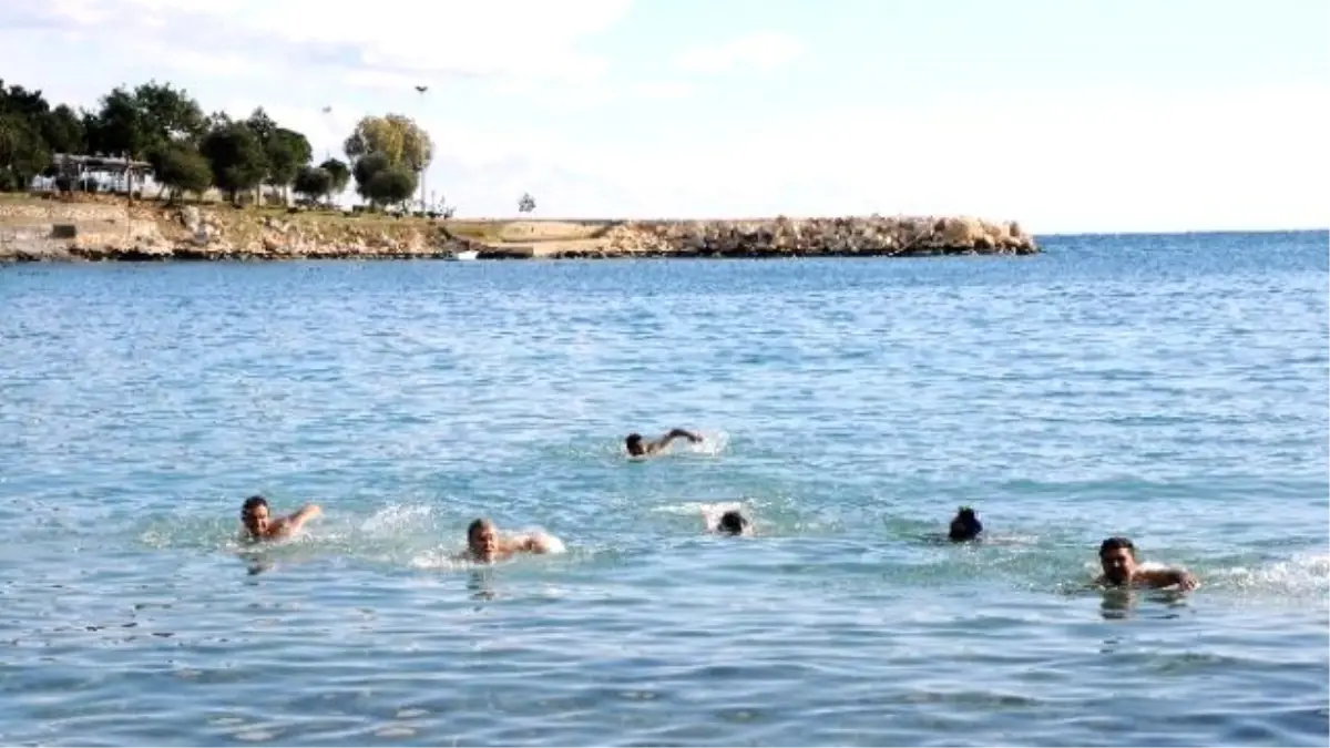 Bisiklet Tutkunlarının Kara Kışta Deniz Keyfi