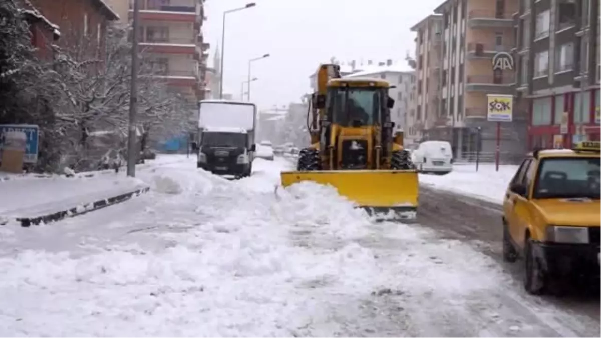 Çubuk\'ta Kar Yağışı Hayatı Olumsuz Etkiledi