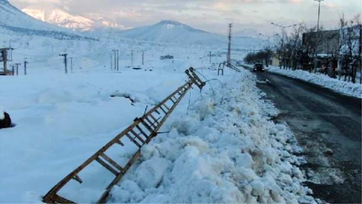 Derecik, Elektriksiz Kaldı