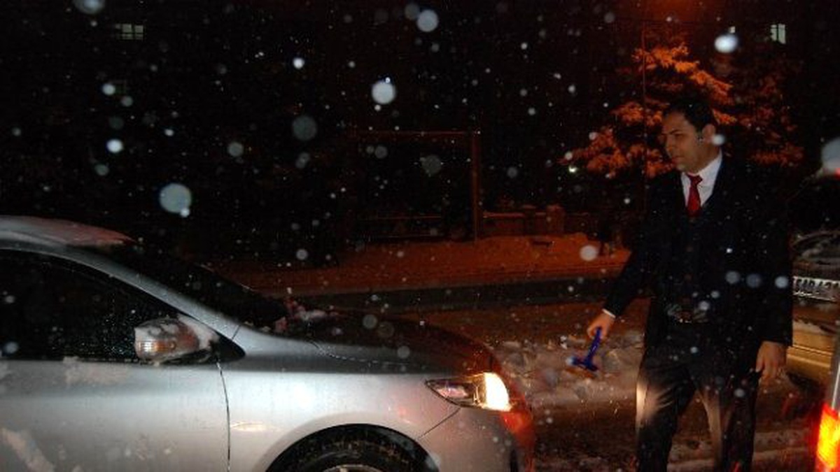 Gaziantep\'te Aşırı Kar Trafiği Felç Etti
