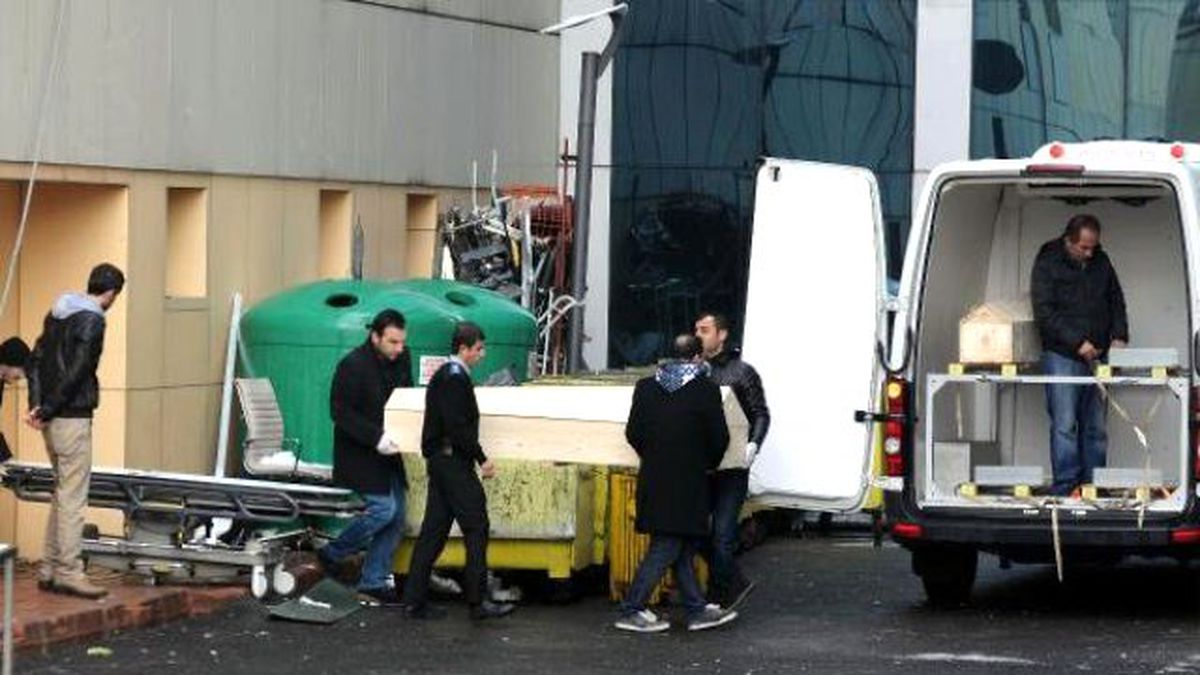 Gaziosmanpaşa\'da Ölen Anne ve 3 Çocuğunun Cenazeleri Adli Tıp Kurumu\'na Gönderildi