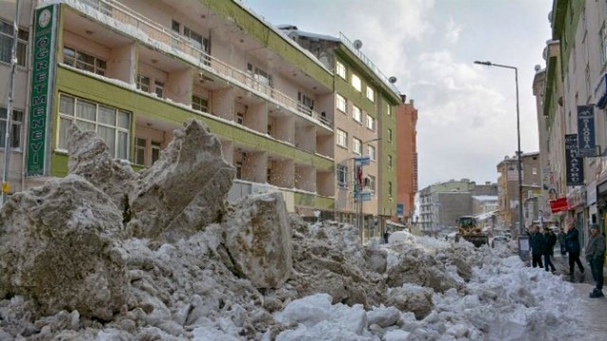Hakkari\'de 6 Bin Ton Kar Temizlendi