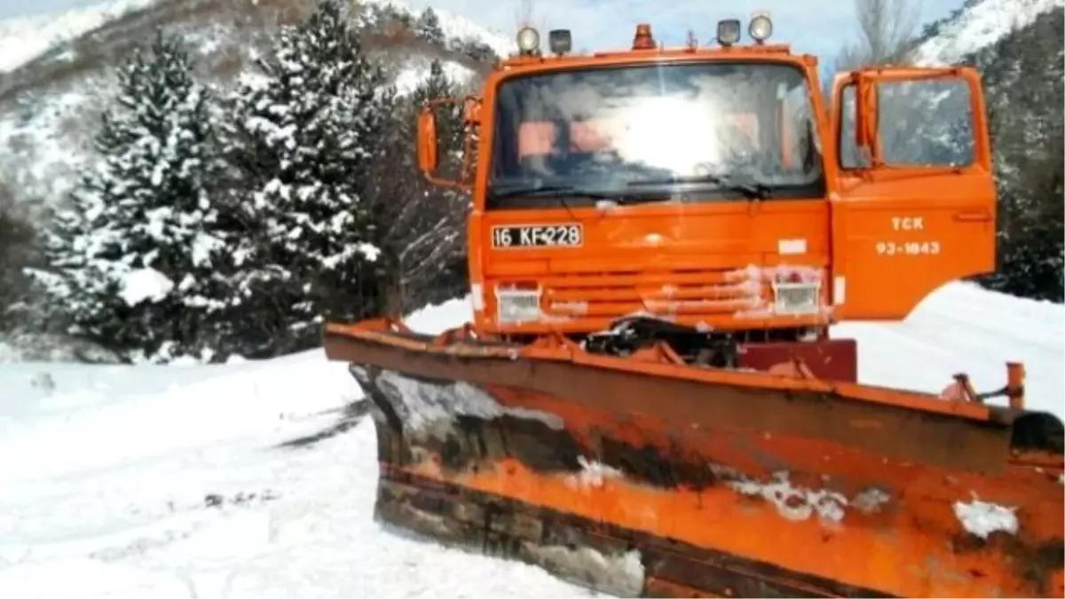 Kar Küreme Aracı ile Minibüs Çarpıştı: 1 Yaralı