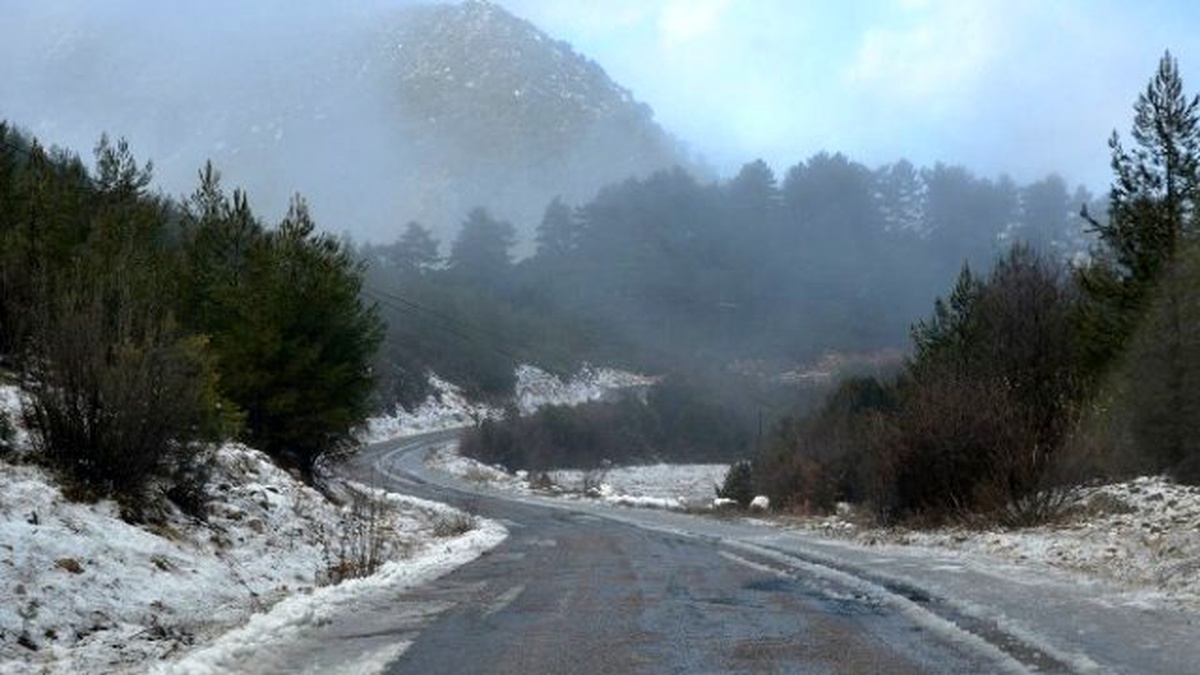Kemer\'de Karla Kaplı Yayla Yolları Açılıyor