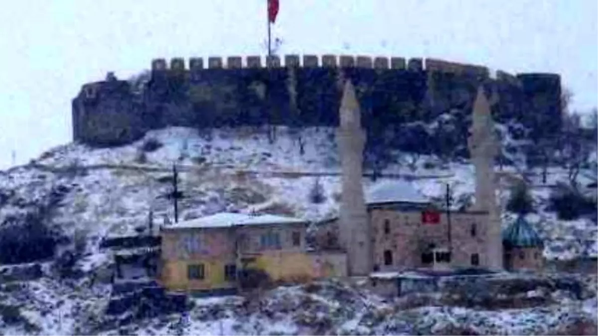 Nevşehir\'de Kar Yeniden Başladı