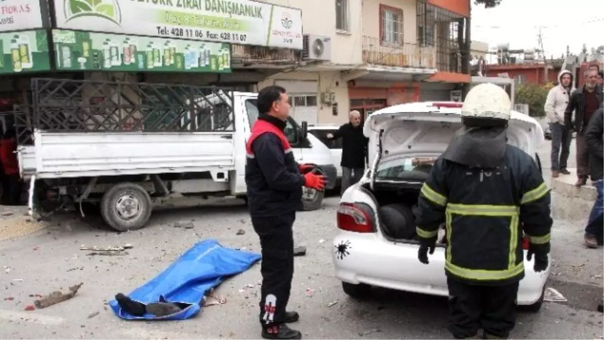 Önce Yayaya Sonra Kamyonete Çarpan Sürücü Öldü