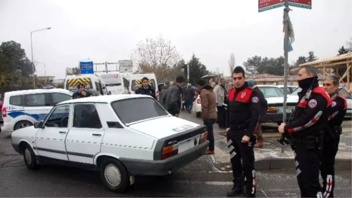 Plakasız Otomobil Polisleri Harekete Geçirdi