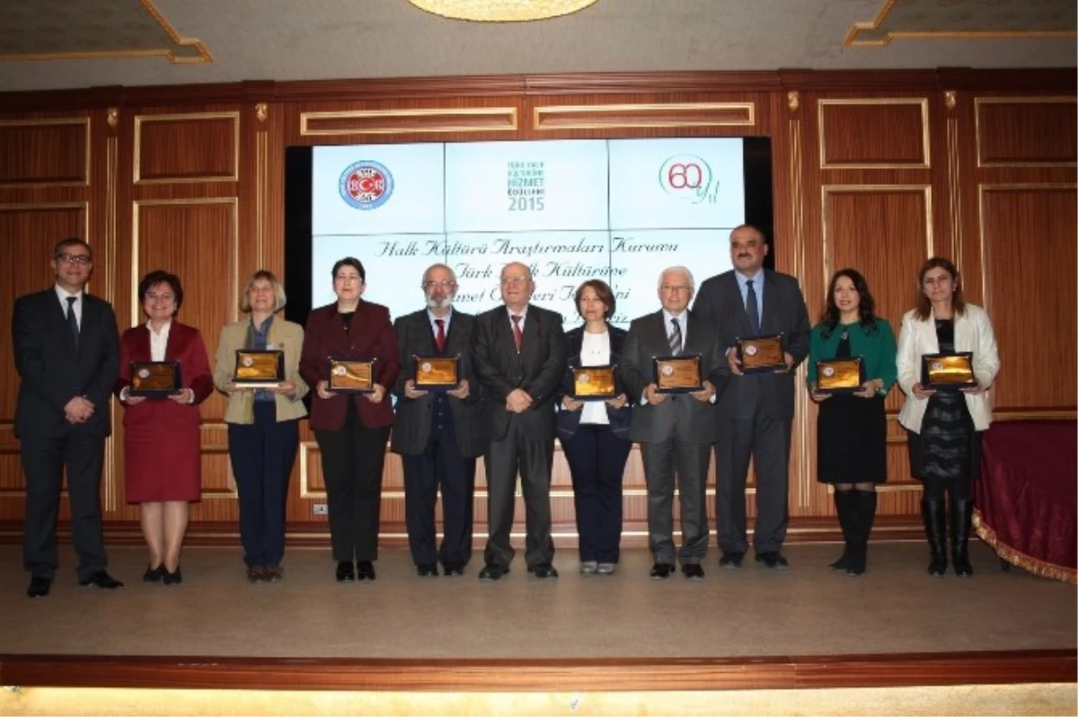 Prof. Dr. H. Dilek Batislam\'a "Türk Halk Kültürüne Hizmet Ödülü"