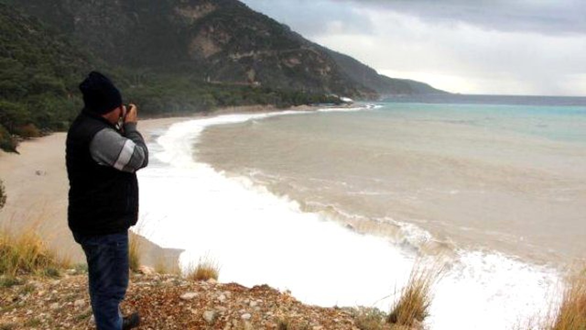 Şiddetli Yağış Ölüdeniz\'in Rengini Değiştirdi