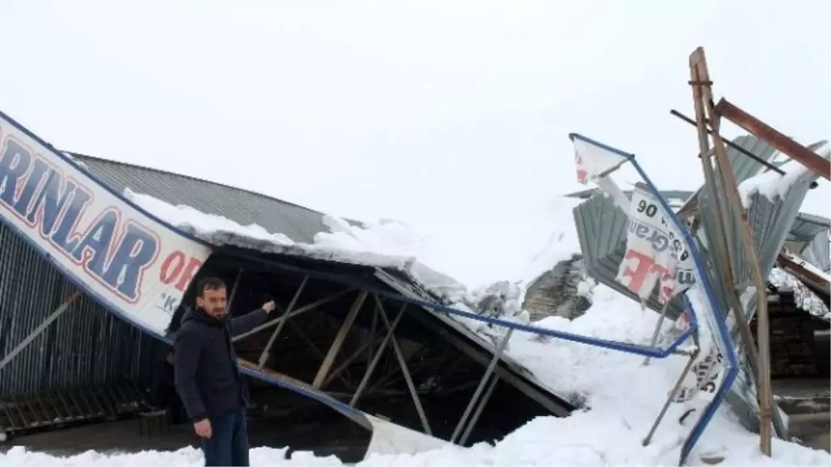 Siirt\'te Çatısı Çöken Esnaf Mağdur Oldu