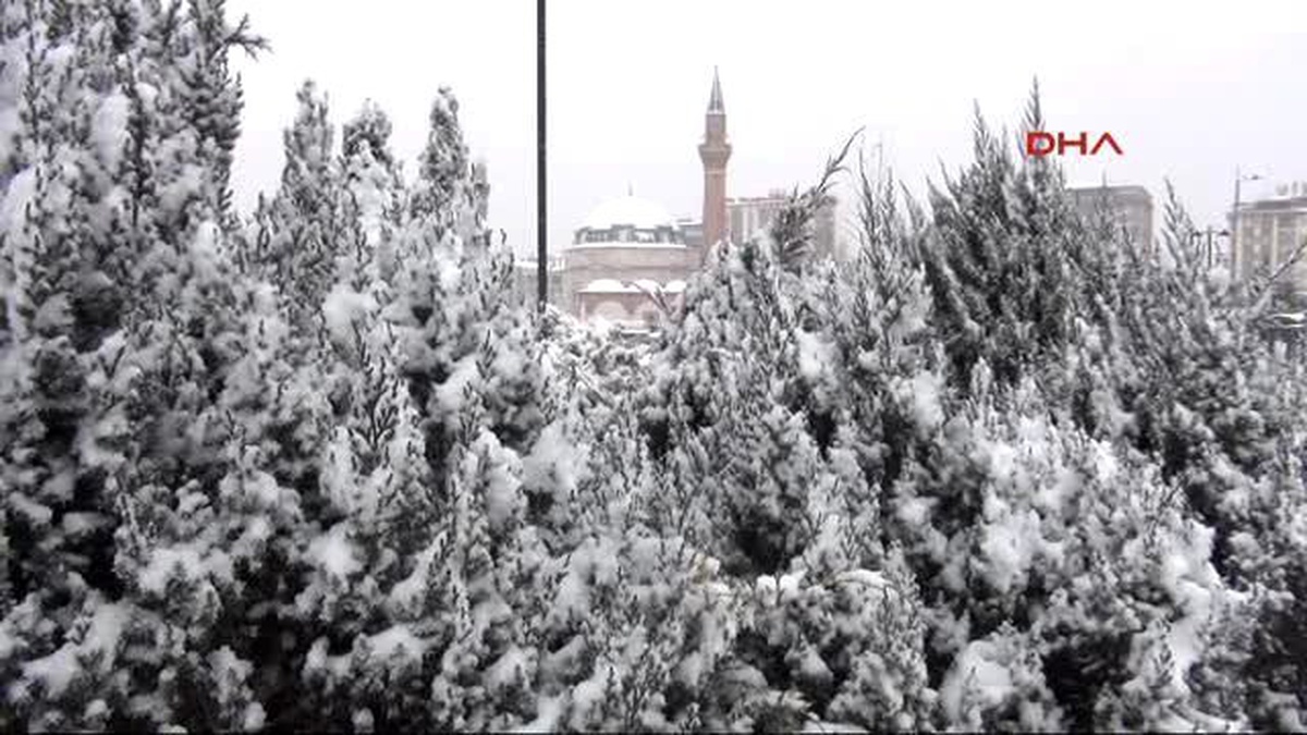 Sivas\'ta 139 Köy Yolu Kardan Kapandı
