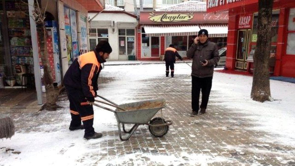 Sungurlu Belediyesi\'nde Kar Mesaisi