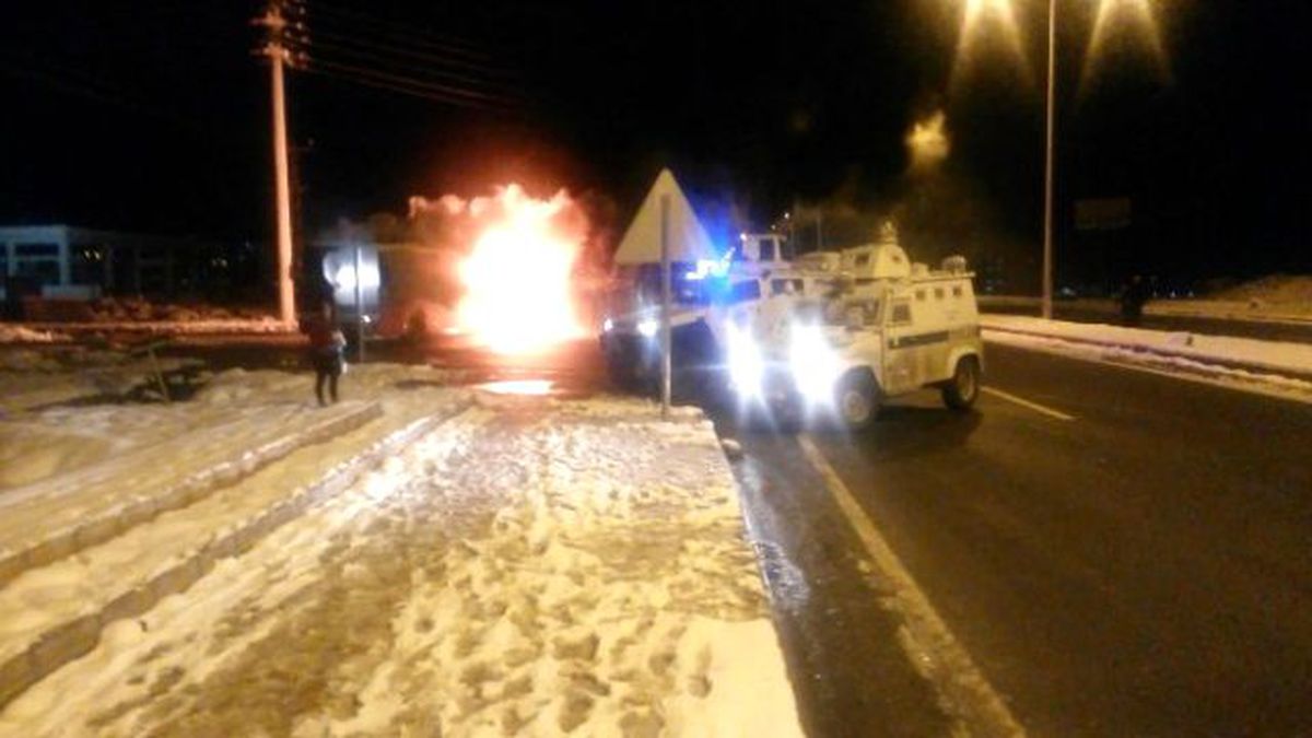 Teröristlerin Otobüsü Ateşe Verme Anı Kameralara Yansıdı