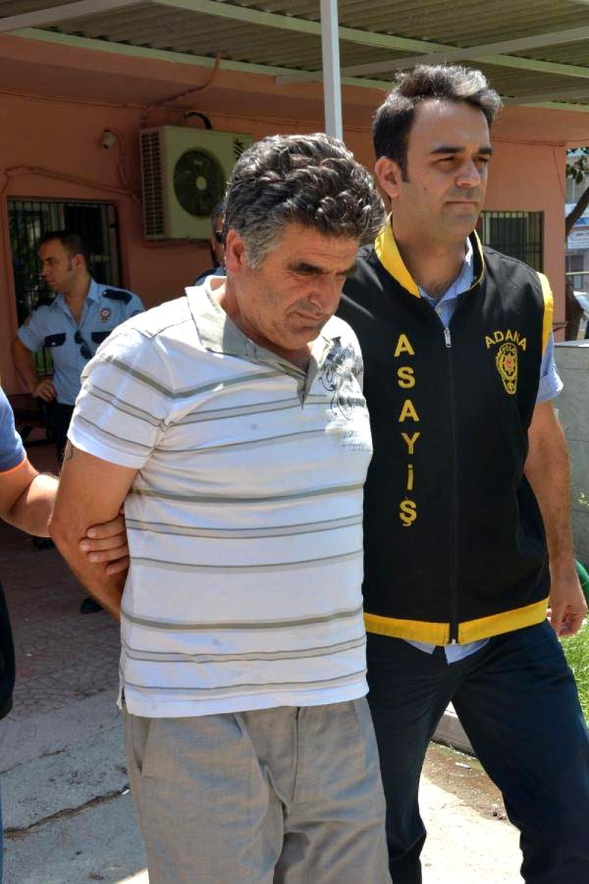 Genç Kadın, Kocasını Sevgilisine Öldürttü