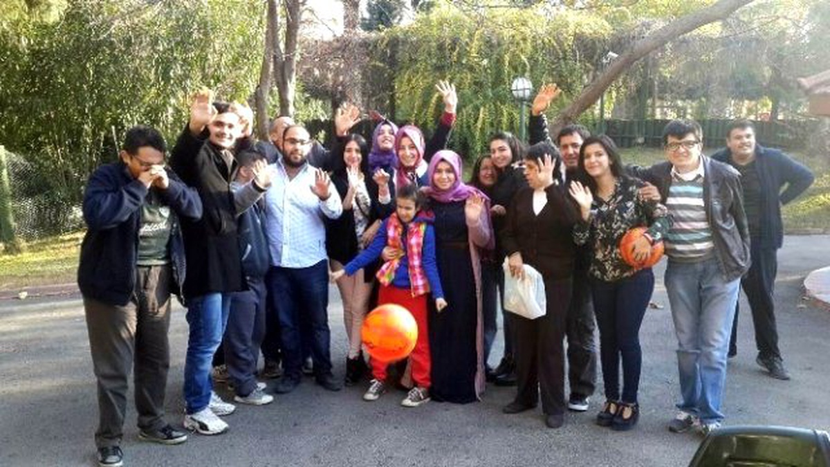 AK Parti\'li Gençlerden Engellilere Ziyaret