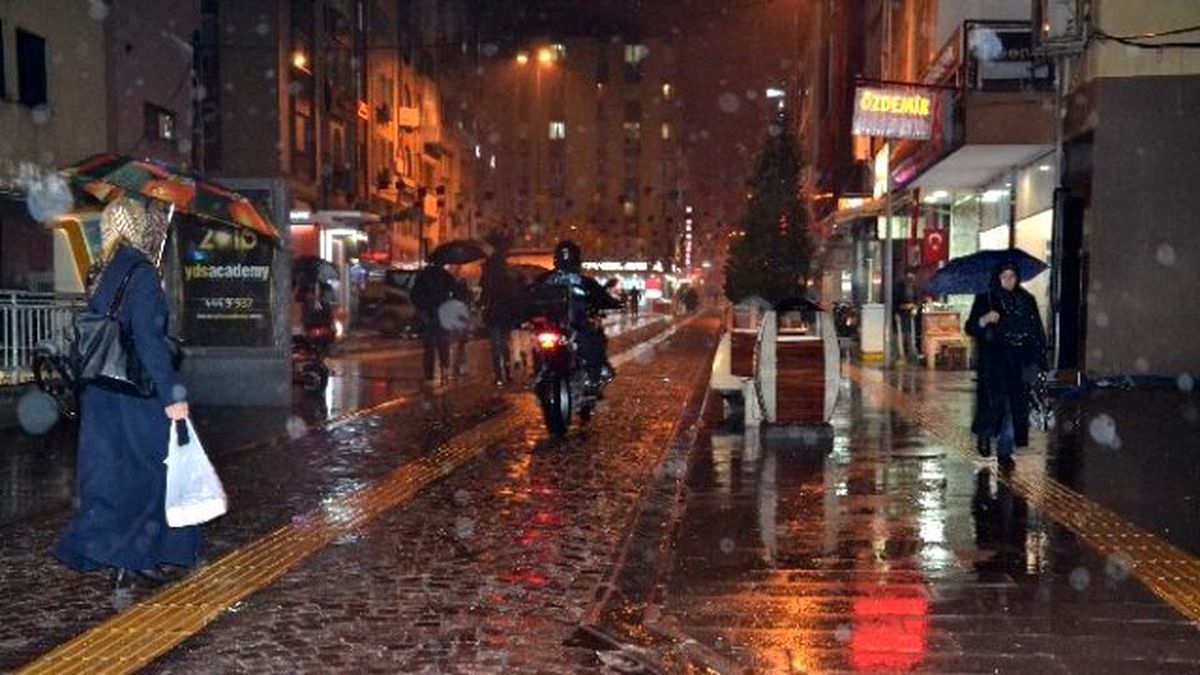Balıkesir\'de Sağanak Yağış