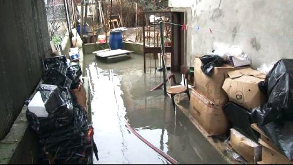 Bodrum Kattaki Suriyeliler Su Basan Evden Son Anda Çıkarıldı
