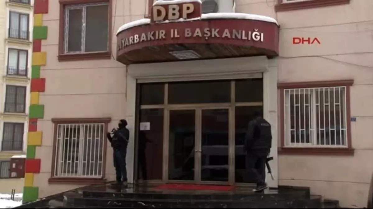 Diyarbakır\'da Dbp Binasında Polis Araması: 2 Kişi Gözaltında -1