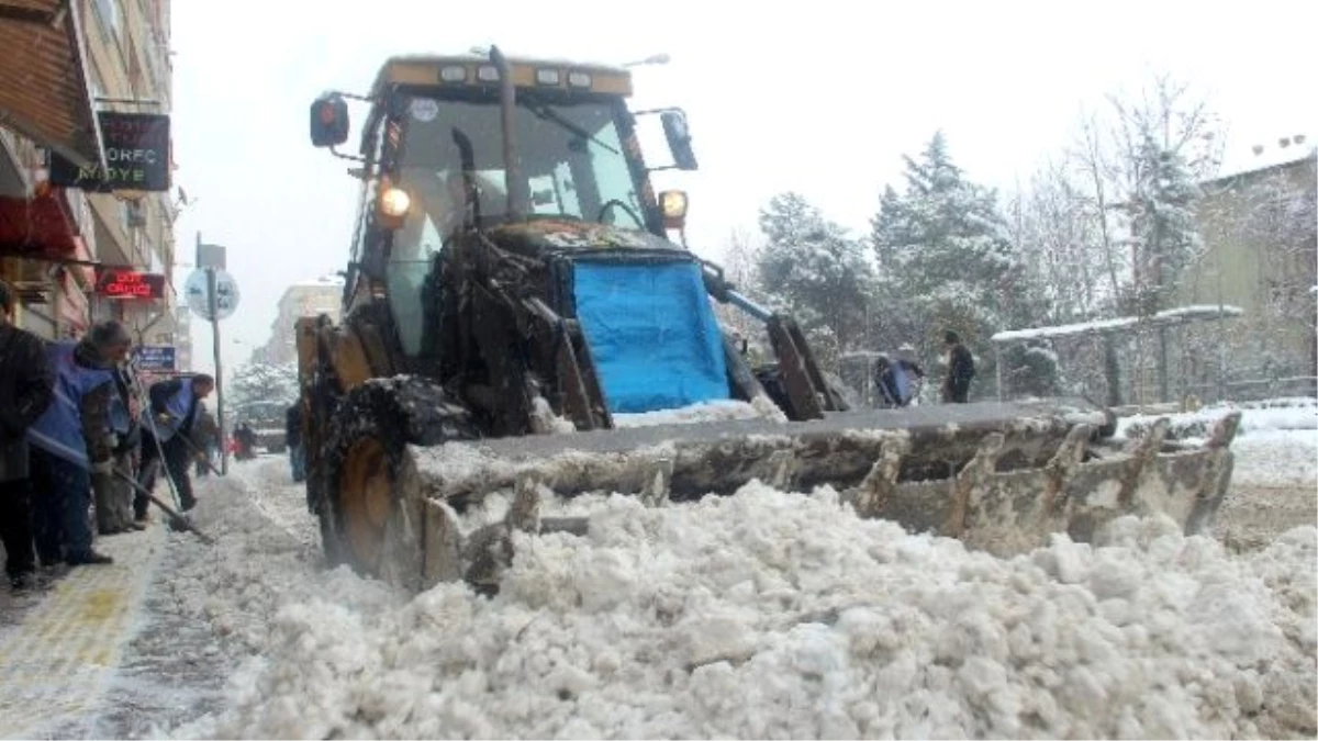 Elazığ\'da Kar Nedeniyle 315 Köy Yolu Kapandı