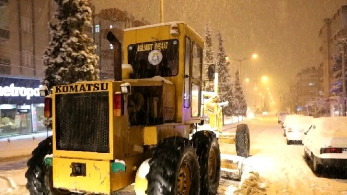 Haliliye Belediyesi\'nden Kar Mesaisi