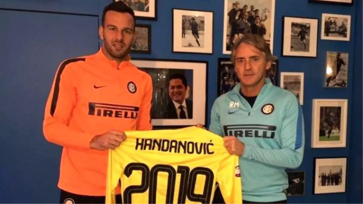 Handanovic Inter\'de Kaldı