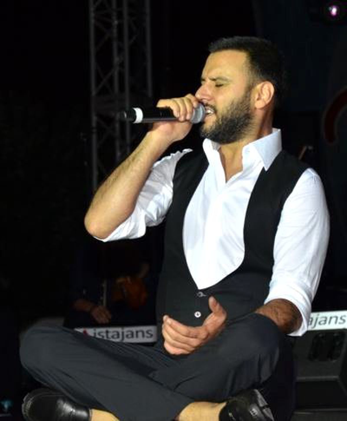 Hırsız, Alişan'ın Paraları Çalıp Cüzdanını Evinin Önüne Attı