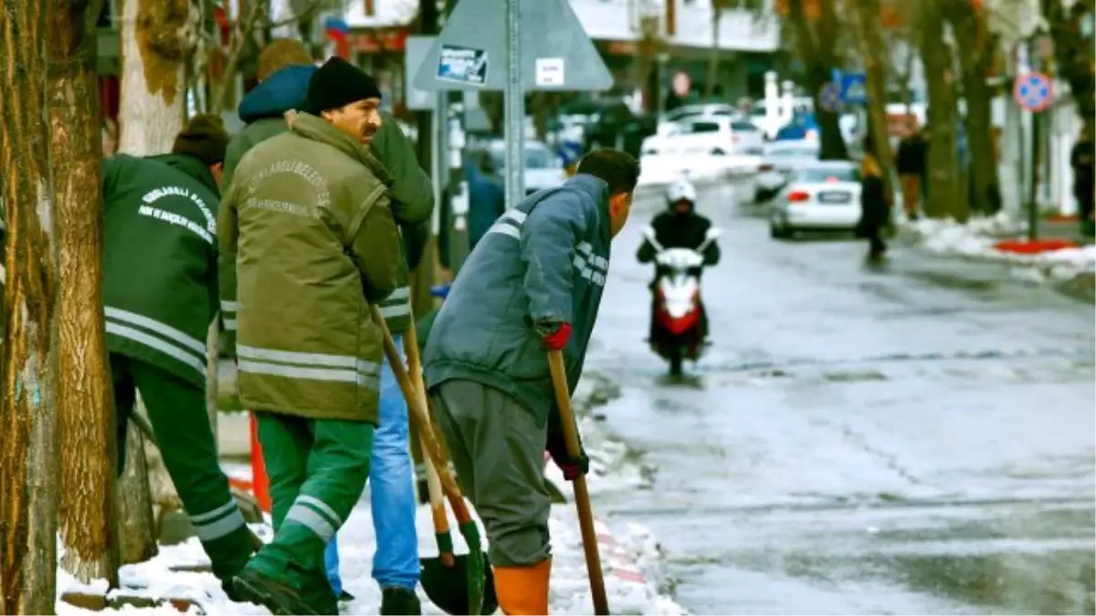 Kar Temizleme Çalışmaları Aralıksız Devam Ediyor