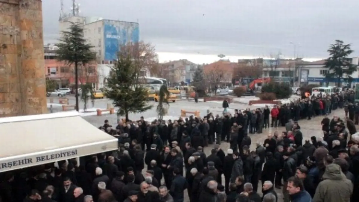 Kırşehir\'deki Otobüs Kazasında Ölen Şahıs Defnedildi