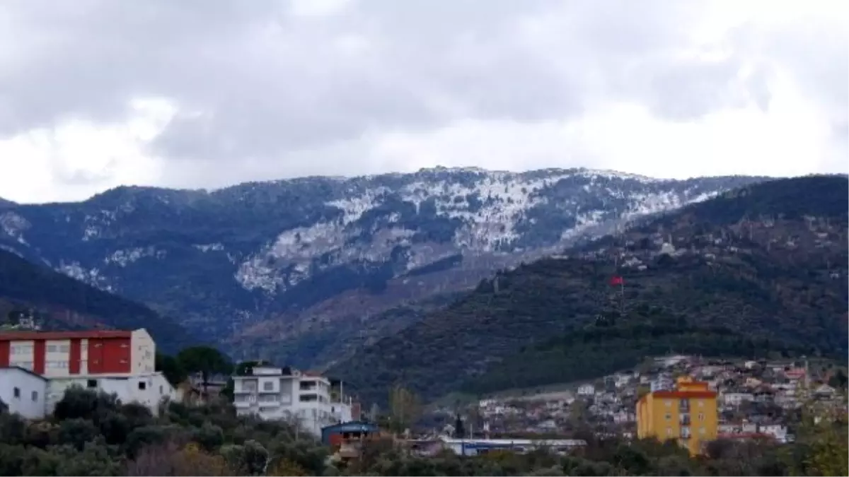 Madran Dağı Beyaza Büründü