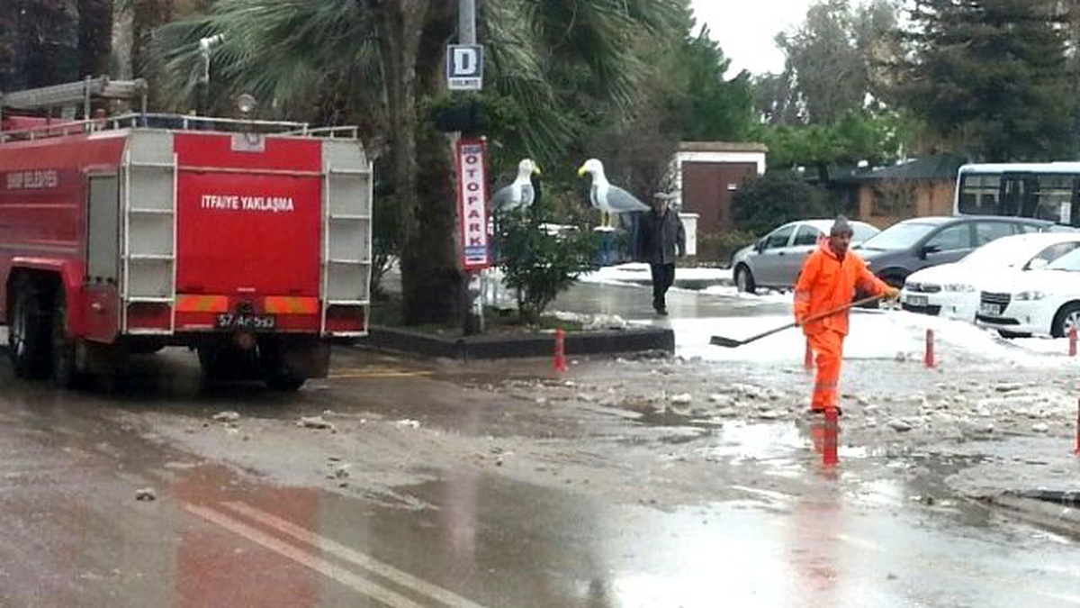 Sinop Belediyesi\'nden Kar Temizleme Çalışması