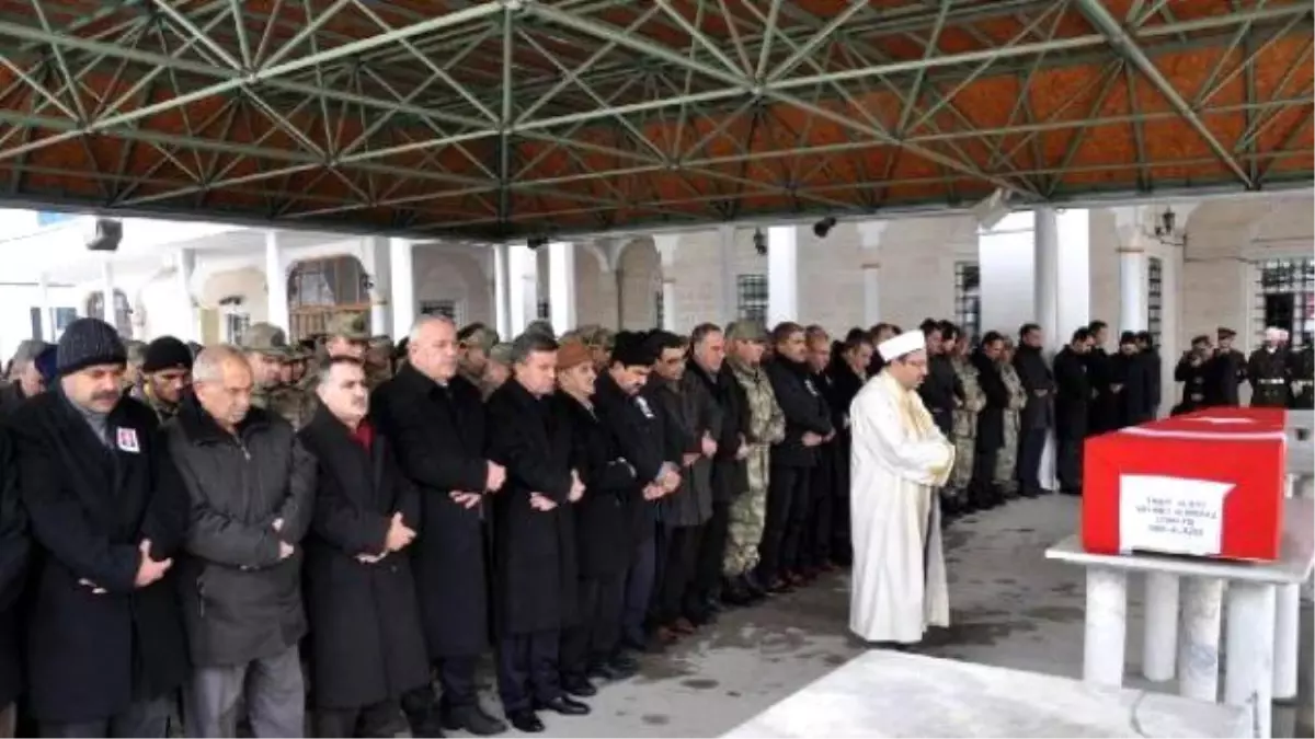 Tabip Albay, İzinli Geldiği Elazığ\'da Kalp Krizinden Öldü