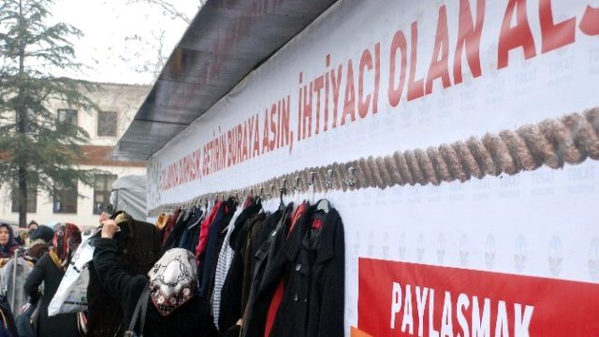 Tokat\'ta "Askıda Kıyafet" Uygulaması