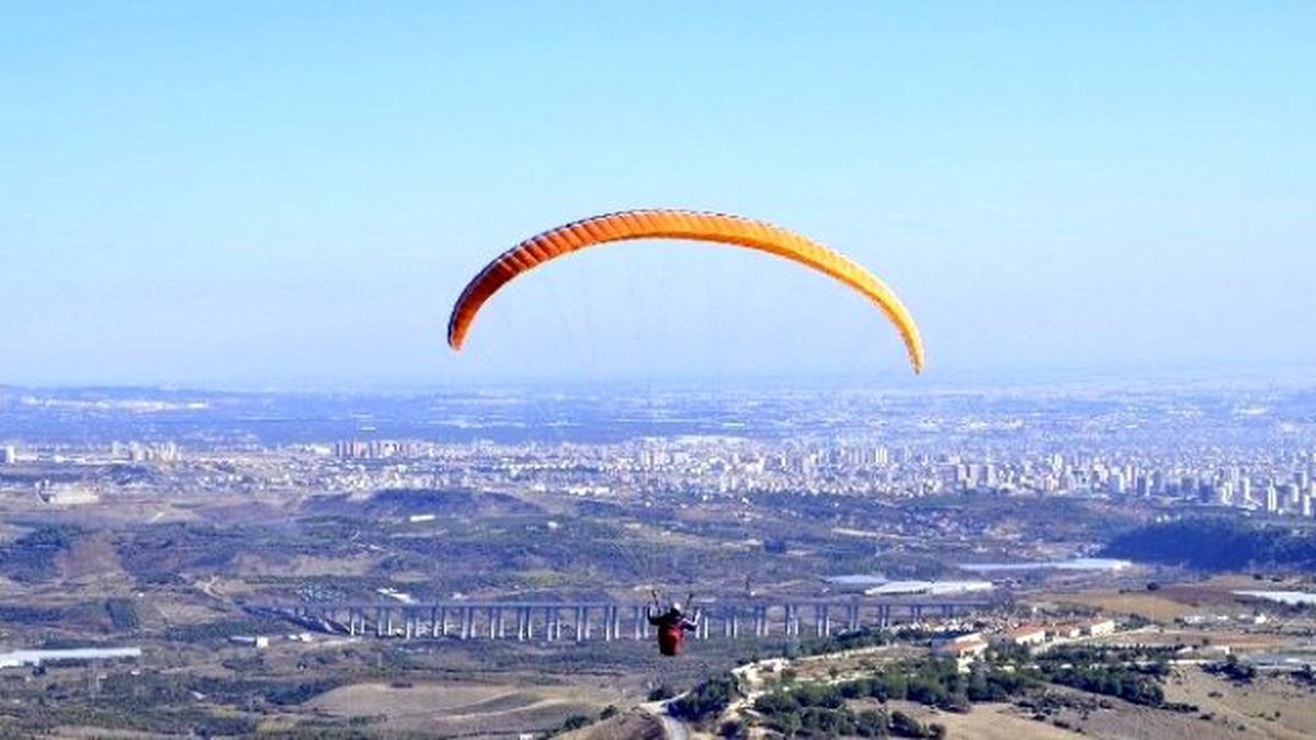 Zihinsel Engelliler Yamaç Paraşütü Yaptı