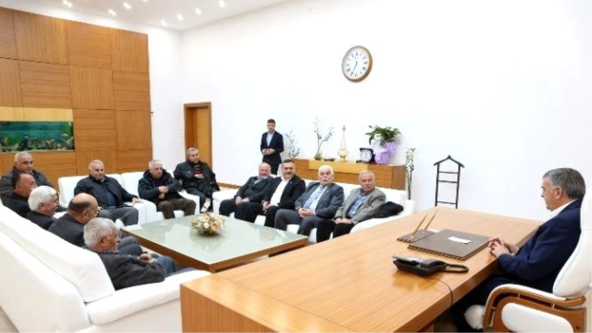 Başkan Toçoğlu, Hendek Muhtarlar Derneği Başkanı ve Heyetini Makamında Ağırladı