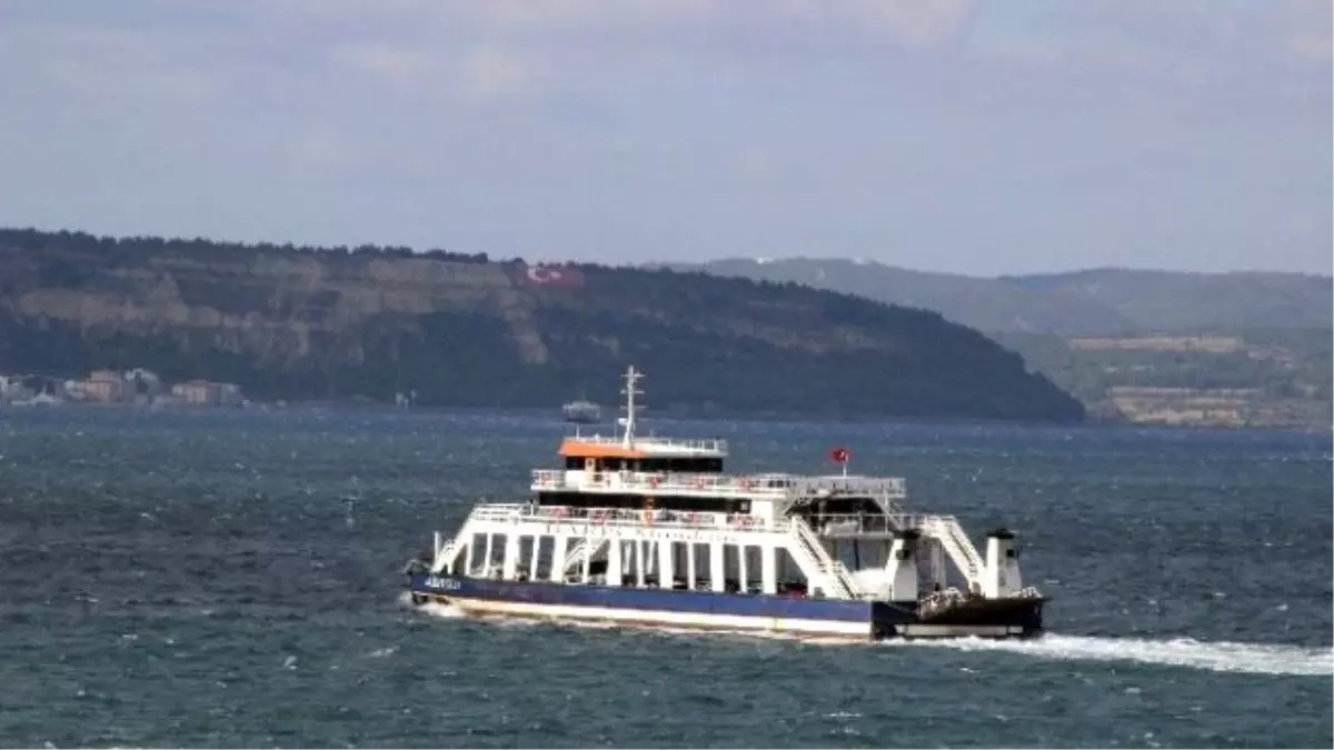 Çanakkale\'de Deniz Ulaşımına Fırtına Engeli