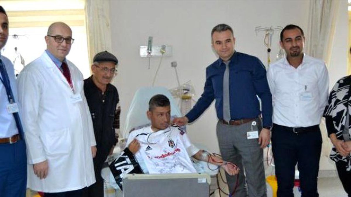 Engelli Böbrek Hastası Uğur\'a, Beşiktaş Forması Morali