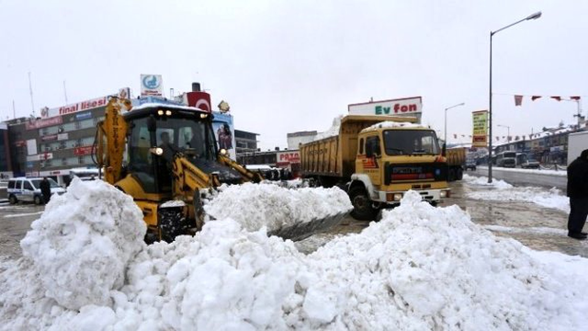 Erzincan Belediyesi\'den 24 Saat Kar Mesaisi