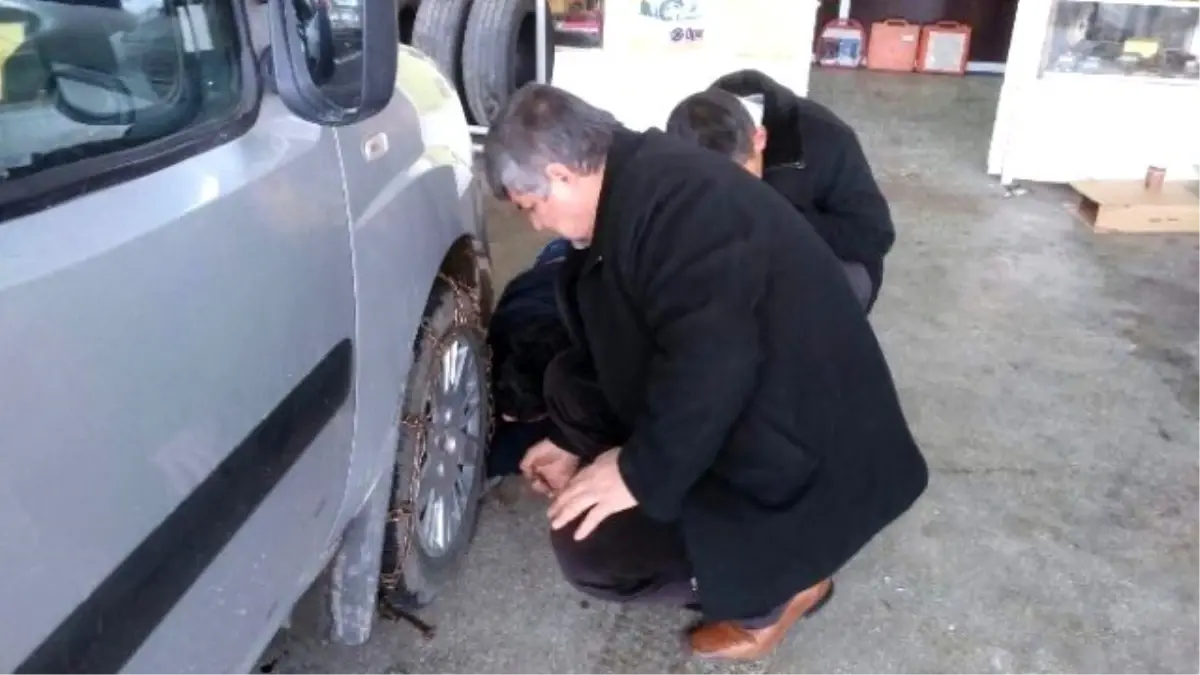 Kar Zincir Satıcılarının Yüzünü Güldürdü